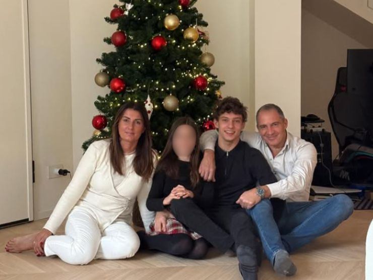 Kimi Antonelli con la sua famiglia